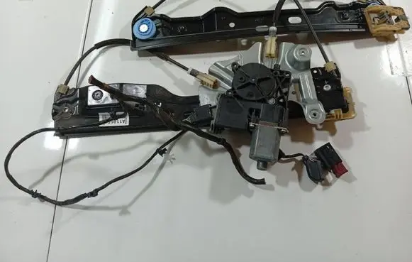 Opel Astra J Sliding door window regulator with motor 915357