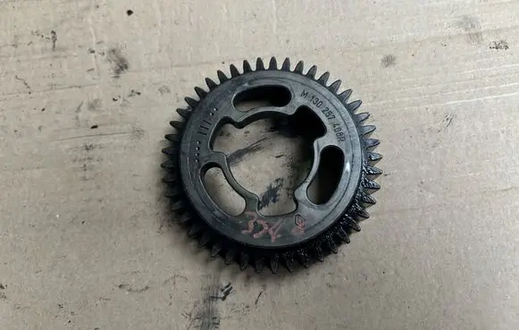 Opel Vivaro Camshaft pulley/ VANOS M130257408R