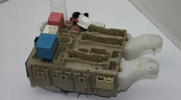 Toyota Auris 150 Fuse box set 827300F290A
