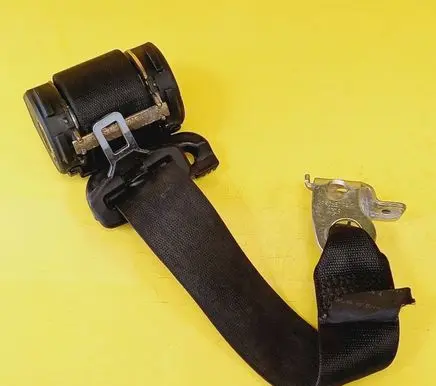 Rear seatbelt