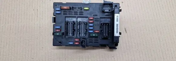 Peugeot 206 Fuse module 9650664080