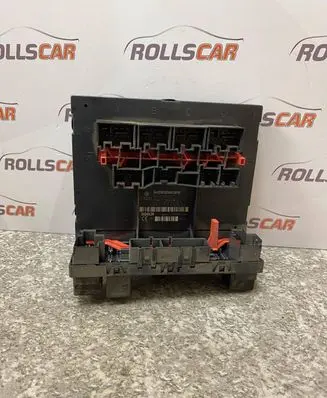 Volkswagen Touran I Fuse module 3C0937049E F005V00526 H3ZS1002