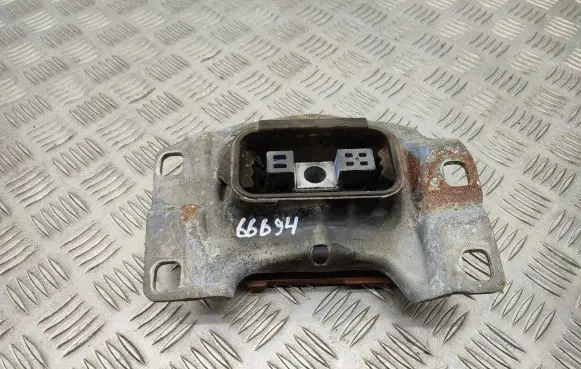 Ford Focus Engine mount bracket