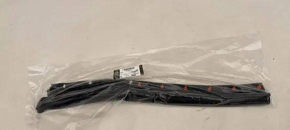 Land Rover Discovery Sport Rubber seal front coupe door LR163142