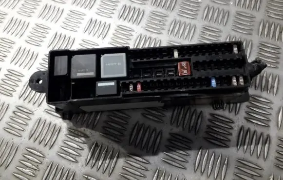 Ford Focus Fuse box set av6t14k131ac av6t-14k131-ac