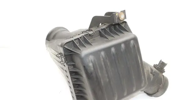 Chrysler 300C Air filter box 6806952AA
