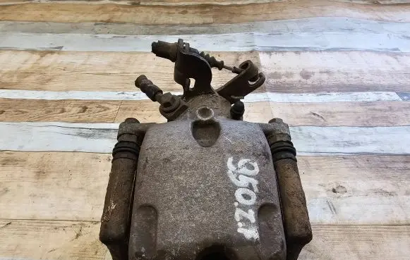 Opel Insignia A Rear brake caliper