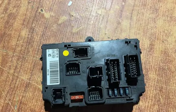 Peugeot 407 Fuse module 9655471980