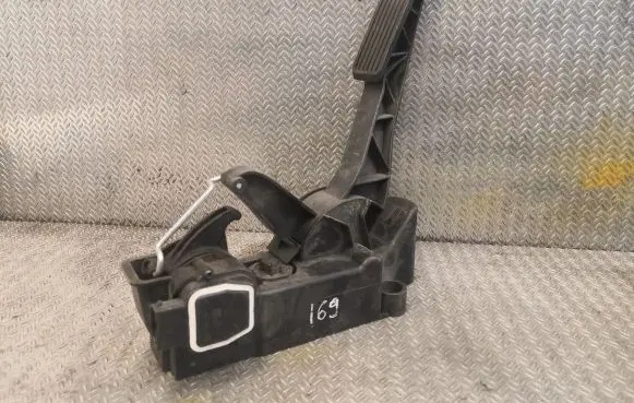 Mercedes-Benz A W169 Accelerator throttle pedal 1693000204