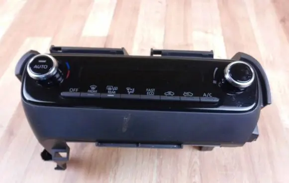 Toyota Yaris XP210 Climate control unit 559000DN50