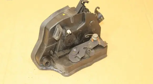 BMW X5 E53 Front door lock 8402538