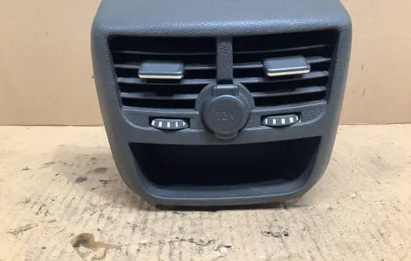 Rear air vent grill