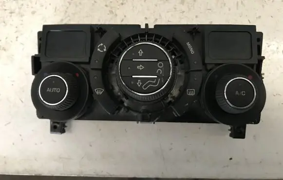 Peugeot 308 Climate control unit 96558144XT03 69900001