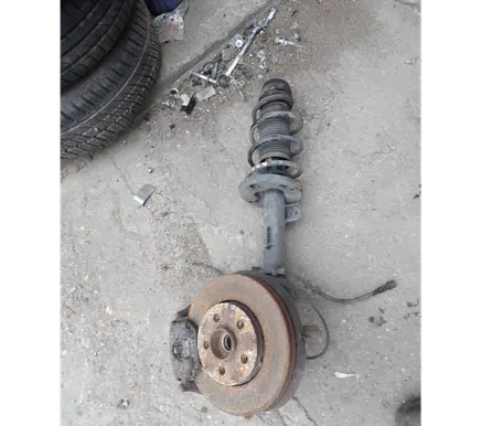 Volkswagen Polo V 6R Front wheel hub spindle knuckle