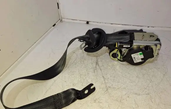 Skoda Superb B8 (3V) Front seatbelt 010R0000 0589P10021 636199000C
