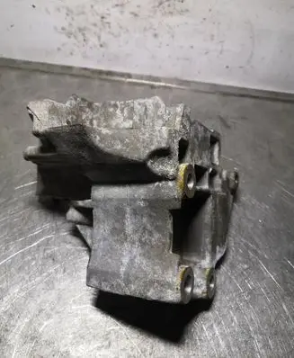 Mazda Tribute Engine mounting bracket 98BB10039AD