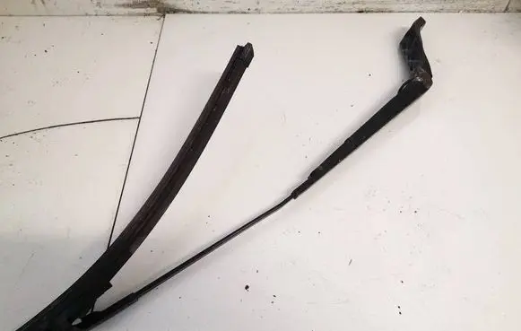 Front wiper blade arm