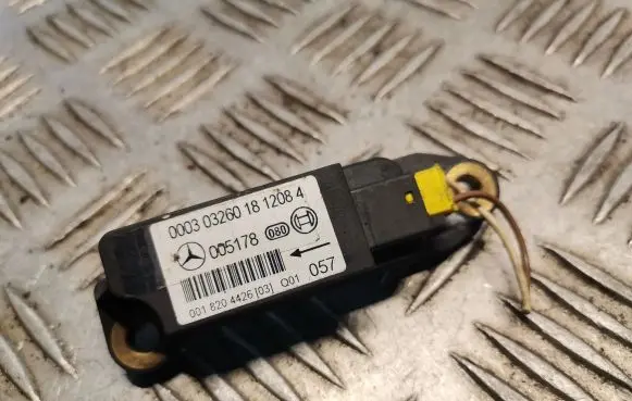 Mercedes-Benz C W203 Airbag deployment crash/impact sensor 0018204426