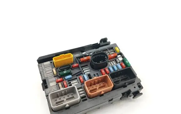 Peugeot 308 Fuse module 9664706280