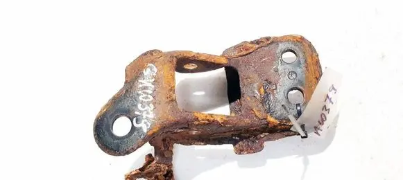 Subaru Legacy Bracket in trunk/boot 