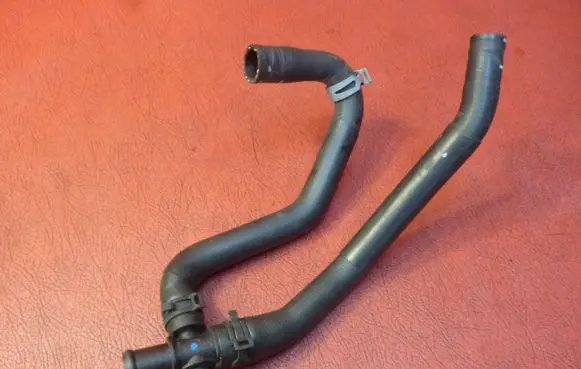 Volkswagen Golf VII Engine coolant pipe/hose