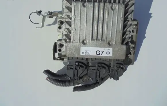 Nissan Juke I F15 Engine control unit/module 237101KB5A