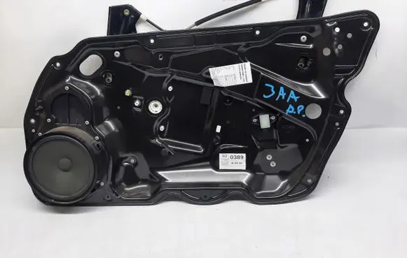 Volkswagen PASSAT B7 Front door window regulator with motor