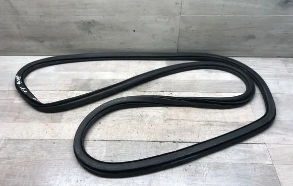 Volkswagen Jetta VI Rubber seal front coupe door 