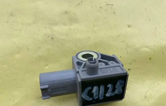 Mercedes-Benz C AMG W204 Airbag deployment crash/impact sensor A2048201985