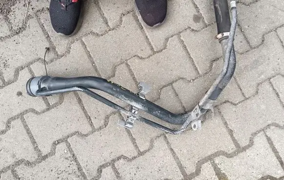 Toyota Yaris Fuel tank filler neck pipe 