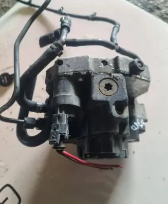 Volvo S60 Fuel injection high pressure pump 8689590 009556 0445010043