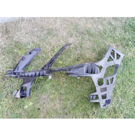 Mercedes-Benz E AMG W212 Front bumper mounting bracket A2128850365