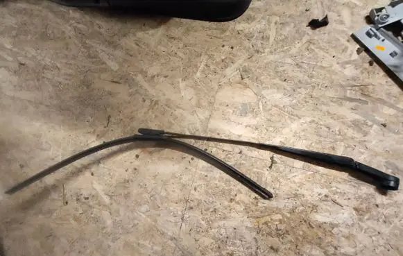 Citroen C4 Grand Picasso Front wiper blade arm 14447