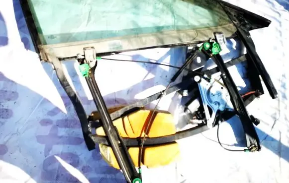 Audi A4 S4 B5 8D Front door window/glass frame 
