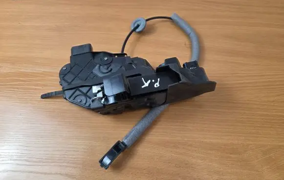 Volvo XC60 Front door lock 31416677 C52142100 A048317