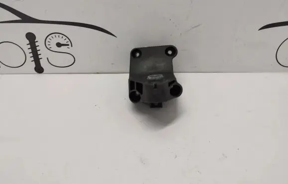 Mercedes-Benz E W213 Engine mounting bracket A6542232200