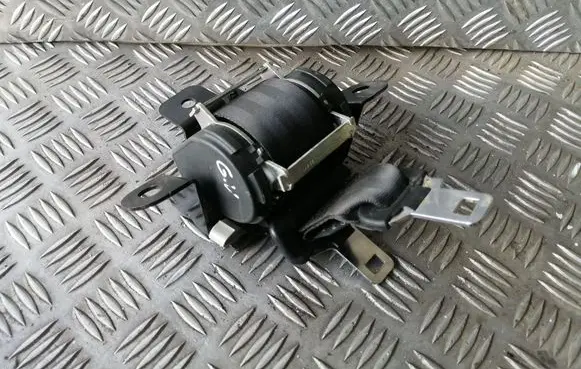 Middle seatbelt (rear)