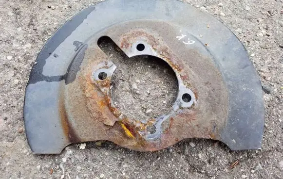 Chrysler Town u0026 Country V Rear brake disc plate dust cover 683AB