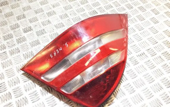 Mercedes-Benz S W220 Rear/tail lights A220820064
