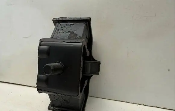Mercedes-Benz 190 W201 Gearbox mount FE02388 A1242400618 A1242400318
