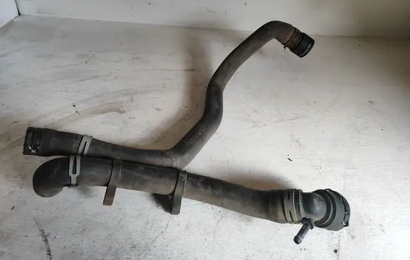 Engine coolant pipe/hose