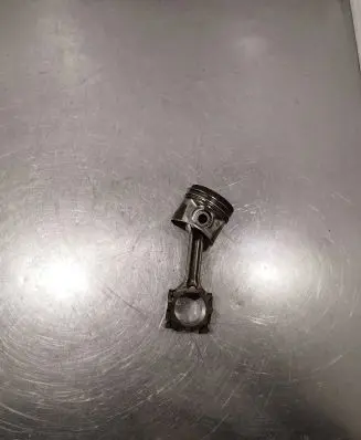 Nissan Navara D40 Piston with connecting rod