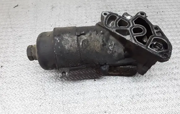 Citroen Berlingo Oil filter mounting bracket