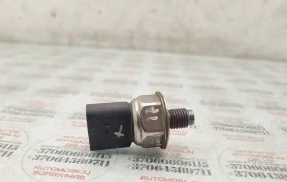 Volkswagen Touareg I Fuel pressure sensor 059130758E