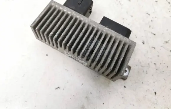 Renault Scenic III - Grand scenic III Glow plug pre-heat relay 8200558438A