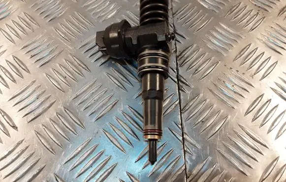 Skoda Roomster (5J) Fuel injector 0414720314 038130073BP