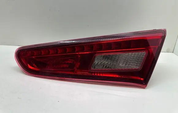 Alfa Romeo Giulietta Tailgate rear/tail lights 50513400
