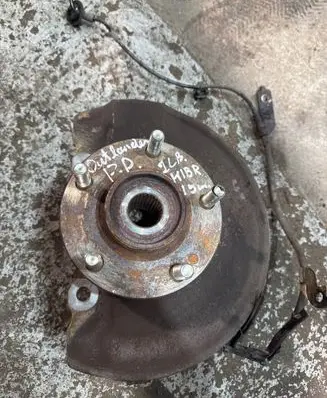 Mitsubishi Outlander Front wheel hub 3870A008