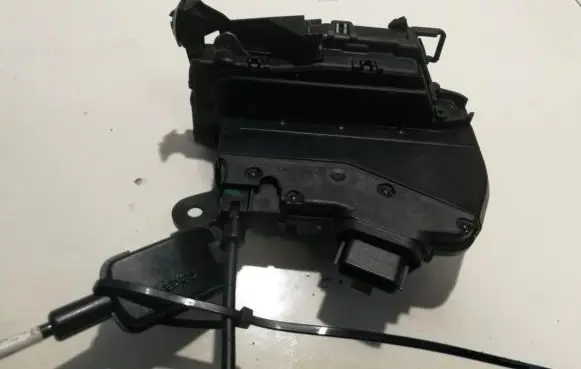Renault Captur Front door lock 805024488R 40627225