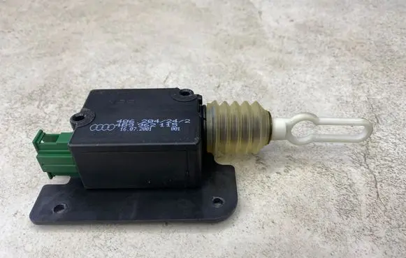 Audi A3 S3 8L Tailgate boot lock/latch motor 4B9962115 406204242 8L0827833
